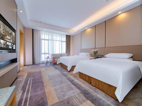 Katil atau katil-katil dalam bilik di Vienna International Hotel Jingzhou New World