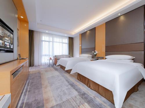 Katil atau katil-katil dalam bilik di Vienna International Hotel Jingzhou New World