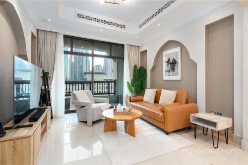 Chic 1BR Apartment in Downtown Dubai Steps Away from Burj Khalifa & Dubai Mall