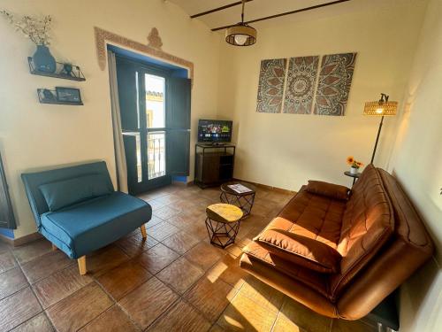 a living room with a couch and a chair at Apartamento RÚSTICO ÁRABE en el CORAZÓN de Córdoba in Córdoba