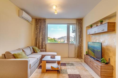 Bright retreat with Balcony & Mountain Views by Flat Manаger