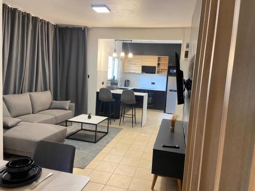 Stunning Villa with Pool, 5 Min to Beach - LB2