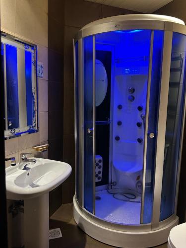 Bilik mandi di Procare Apart hotel