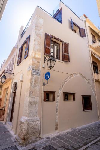 The Storybook Maisonette Walk Old Town & Beach in Minutes