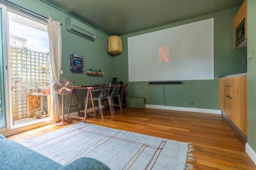 Cozy studio close to train station
