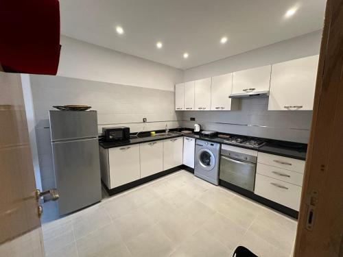 Jardin Yves Appartement 2 Chambres Chicにあるキッチンまたは簡易キッチン