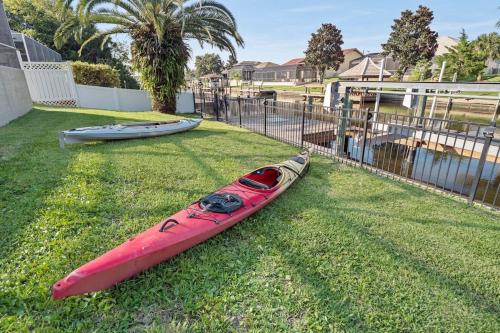 Κήπος έξω από το Casa Canal Waterfront Heated Pool & Spa Retreat