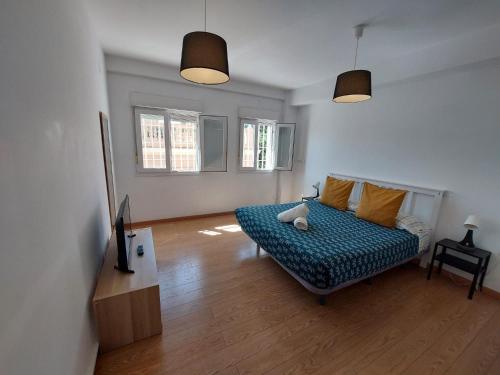 a living room with a couch and a television at Sirena Center apartment in Seville