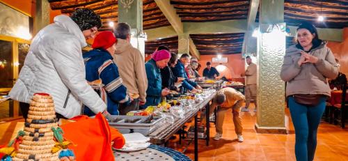 Επισκέπτες που μένουν στο Palmeras Y Dunas Luxery Camp