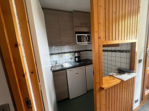 Studio confortable 2 étoiles, ski aux pieds, pour 4 personnes