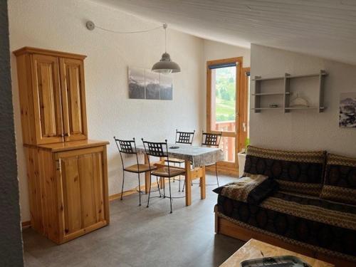 Studio fonctionnel au centre, balcon, 3/4 pers., vue pistes