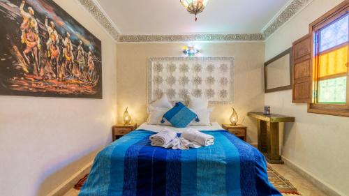 a bedroom with a bed with towels on it at Riad Abaka hotel & boutique in Marrakech