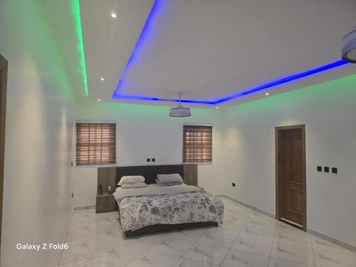 Fotografie z fotogalerie ubytování Aarons Place 4BR home 10mins to Airport Prime Area Fast WIFI v destinaci Accra