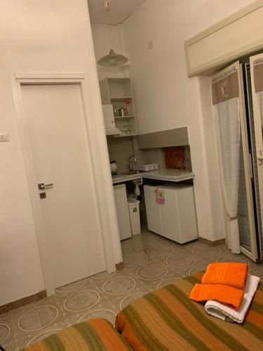 Una cocina o cocineta en ROXYANTO MARADONA aPARTMENT