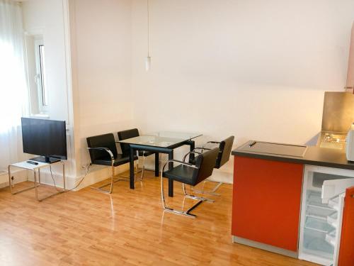 Een keuken of kitchenette bij MAVO Hospitality Stuttgart Marienplatz