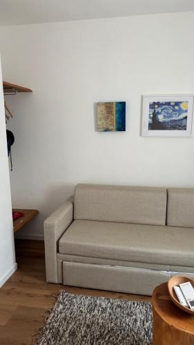 a living room with a couch and a table at Refúgio da Quinta Nere Maitia in Santarém