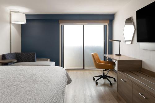Postel nebo postele na pokoji v ubytování Holiday Inn Express Denver Central - North