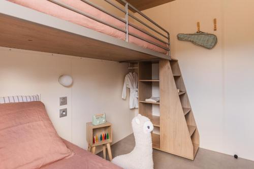 Ένα ή περισσότερα κρεβάτια σε δωμάτιο στο Camping Lou Broustaricq