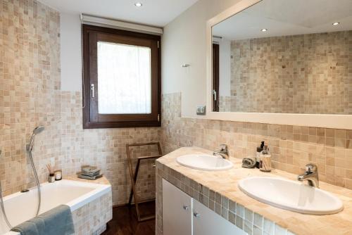 a bathroom with two sinks and a mirror at Luxury Villa With Pool And Seaview in Nuestra Señora de Jesus