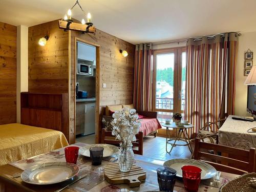 Studio confortable à Vars, 4 couchages, à 100m des pistes, proche commerces, parfait pour vacances - FR-1-330B-195