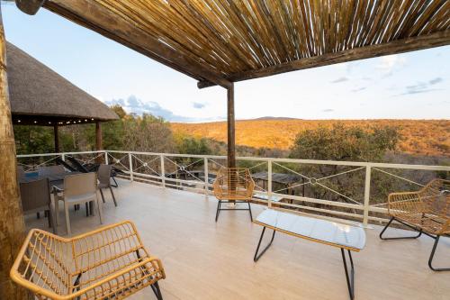 Un balcón o terraza en Hinda Mountain Lodge Mabalingwe