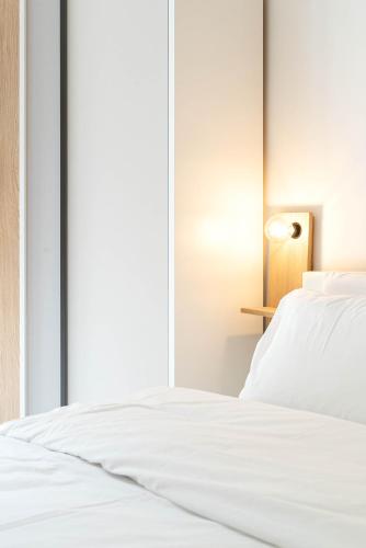 Central Modern Studio with balcony,1 min to Metro,10 min to Acropolis