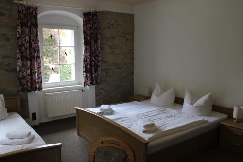 Postel nebo postele na pokoji v ubytování Hotel Hohe Reuth