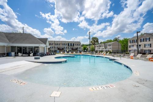 a large swimming pool at a apartment complex at Modern Space Great For Extended Stays Pool & Gym in Burnside East