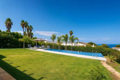 Πισίνα στο ή κοντά στο Resort Villa Brucoli Gardens of Syracuse