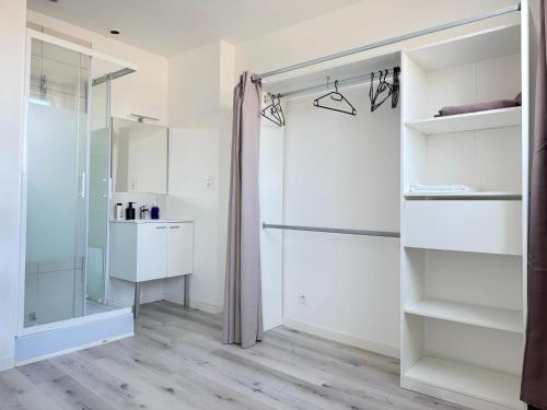 O baie la Les arts chambres 6 SDB privatif 2 eme etage