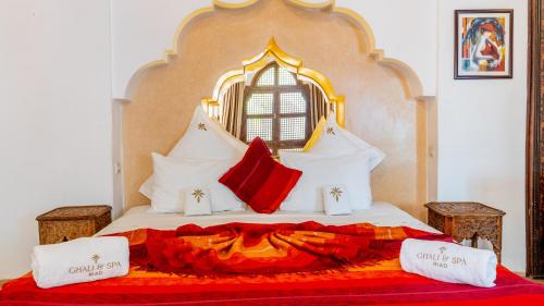Riad Ghali Hotel & SPAにあるベッド