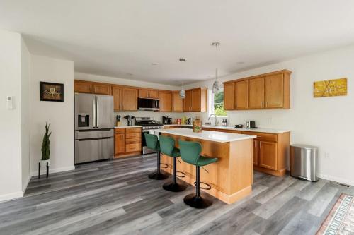 Upstate NY Escape - Game Ready, Game Room, Pool Table, Firepit, Delaware Riverにあるキッチンまたは簡易キッチン