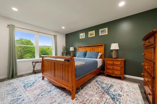 Upstate NY Escape - Game Ready, Game Room, Pool Table, Firepit, Delaware Riverにあるベッド