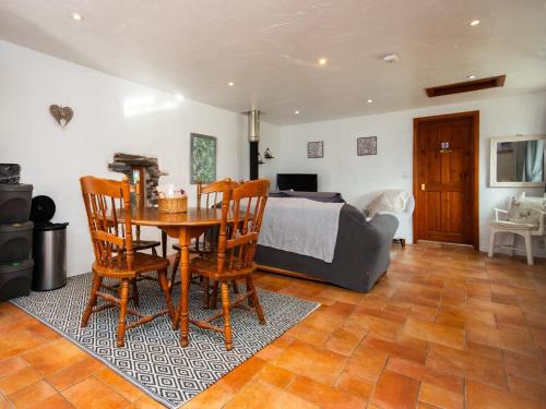 Posezení v ubytování 1 Bed in Narberth 77692