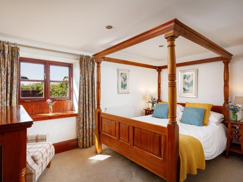 Postel nebo postele na pokoji v ubytování 5 Bed in Portreath HELLF