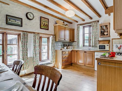 Kuchyň nebo kuchyňský kout v ubytování 2 bed in Pencelli BN281