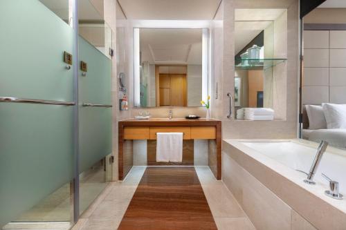 a bathroom with a tub and a sink and a bath tub at Crowne Plaza Yichang by IHG in Yichang
