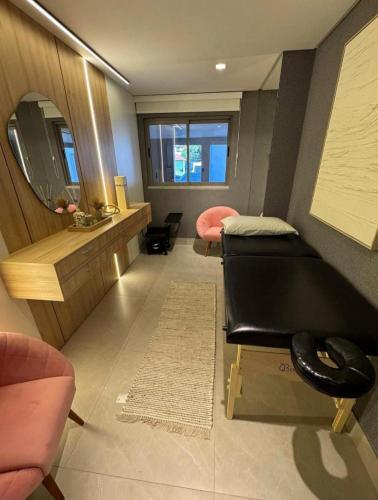 a room with two beds and a mirror at Promoção em Bombinhas até 4 pessoas c Piscina Aquecida in Bombinhas