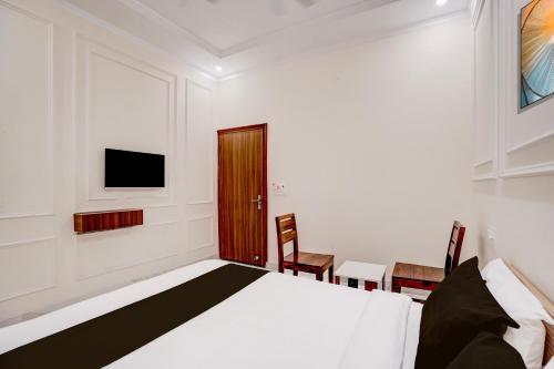 TV a/nebo společenská místnost v ubytování Hotel Sahajtam Inn