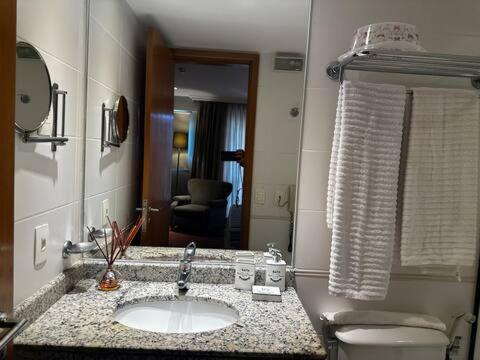 Ένα μπάνιο στο Studio Barra Marapendi