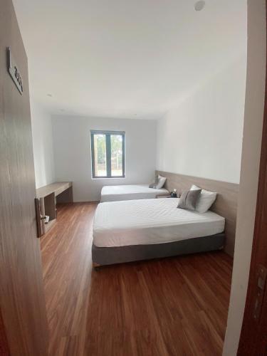 a bedroom with two beds and a window at Villa Sea 12 in Ðong Thon
