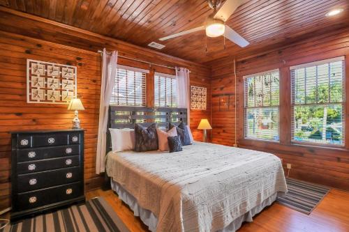 Voodi või voodid majutusasutuse Wish Upon a Starfish Cottage by Tybee Cottages toas