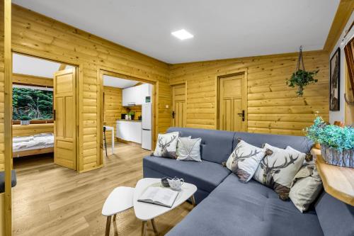 a living room with a blue couch and a table at Dom na Cuplu - Zalew Zegrzynski - by Rentujemy in Cupel