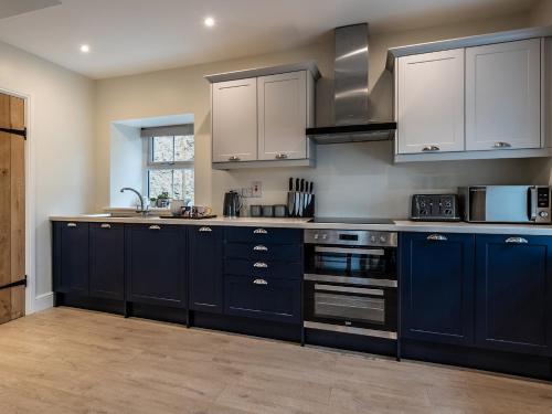 Η κουζίνα ή μικρή κουζίνα στο 4 Bed in New Quay 78801