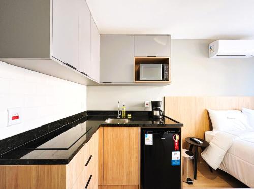 Dapur atau dapur kecil di Unihome Studio Niterói