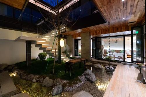 a house with a pond in the middle of a house at Lu Ming Beiyuan Xi'an Zhongdu Drum Tower City Wall Store in Xi'an