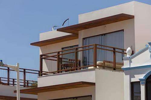 a building with balconies on the side of it at MAR DÁ LIBERDADE com Amerigo Vespucci in Morro de São Paulo