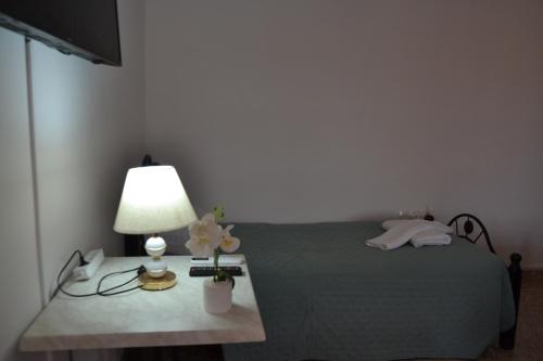 a bedroom with a bed and a lamp on a table at La Belle Vue Guest House in Aït Ben Haddou