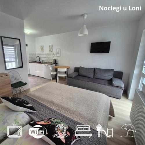 Noclegi u Loni- pokoje studio w zacisznym centrum nad morzem z parkingiem