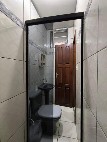 a small bathroom with a toilet and a sink at Casa cop 30 in Belém